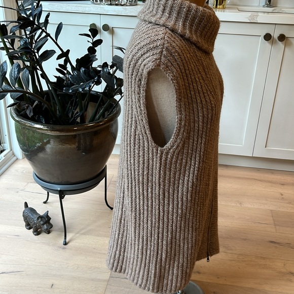 VGUC Vince long 2 way zip front soft chunky knit high neck sleeveless cardigan - Picture 4 of 9